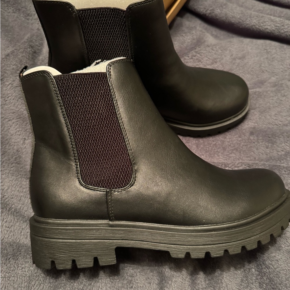 Sleek Black Chelsea Boots